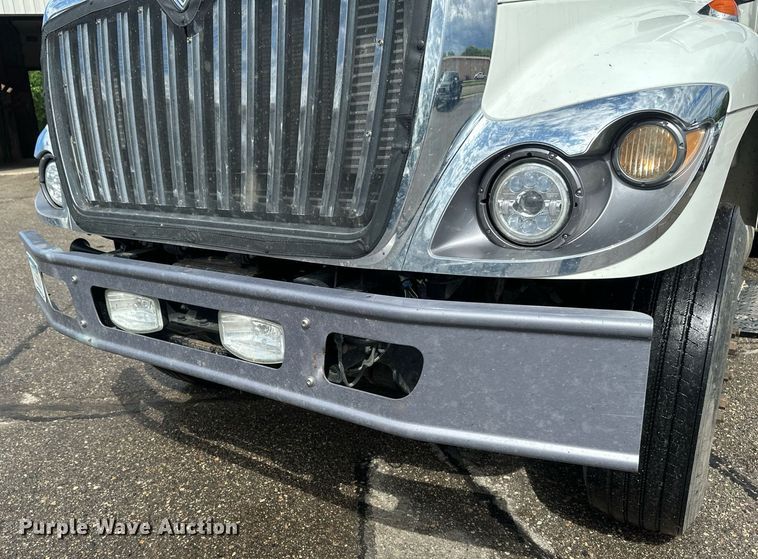 image for item EB2689 2011 International 7400 bucket truck