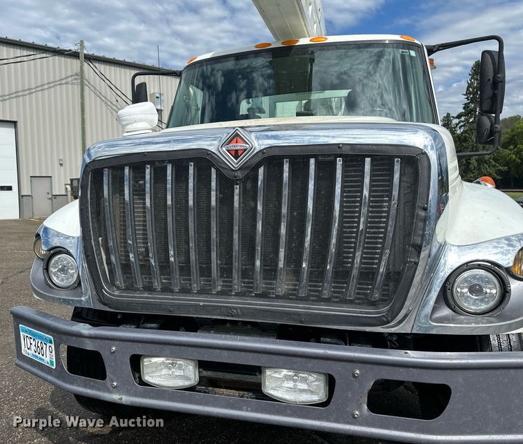 image for item EB2689 2011 International 7400 bucket truck