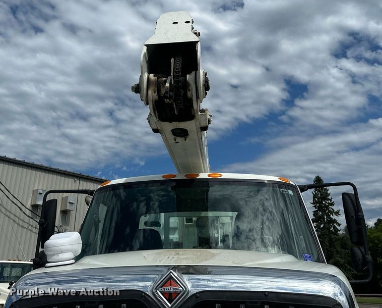 image for item EB2689 2011 International 7400 bucket truck