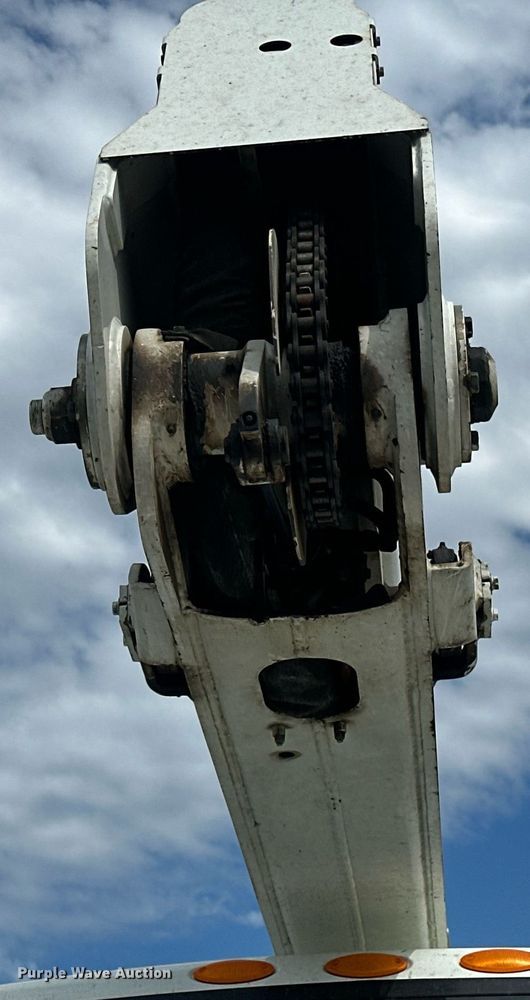 image for item EB2689 2011 International 7400 bucket truck