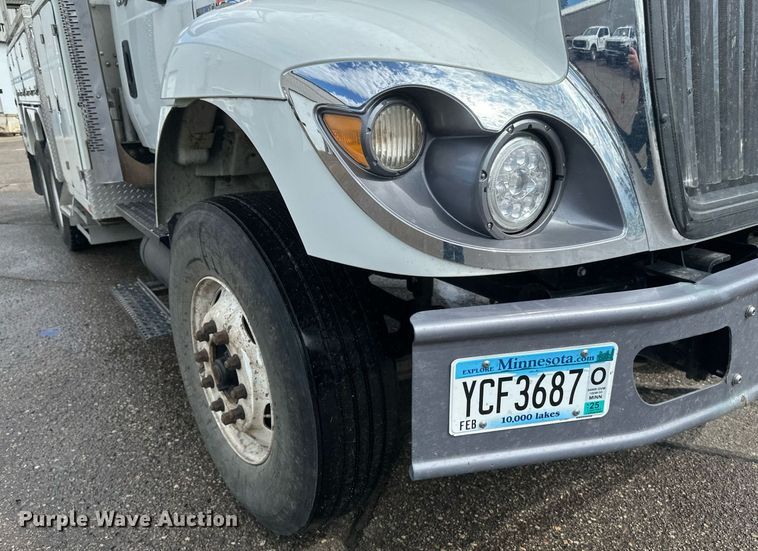 image for item EB2689 2011 International 7400 bucket truck