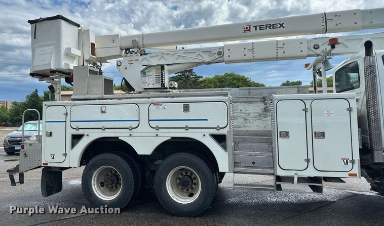 image for item EB2689 2011 International 7400 bucket truck