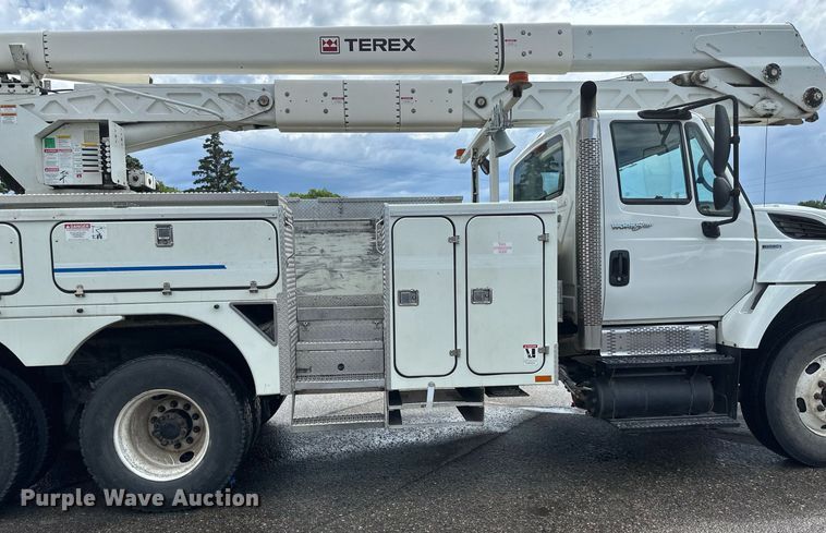 image for item EB2689 2011 International 7400 bucket truck