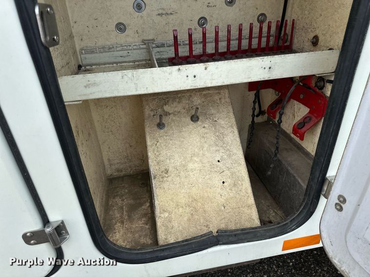 image for item EB2689 2011 International 7400 bucket truck