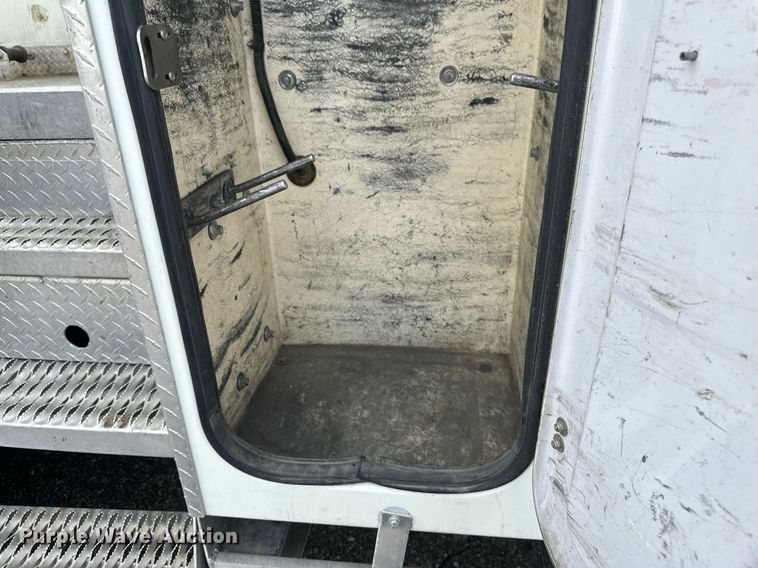 image for item EB2689 2011 International 7400 bucket truck