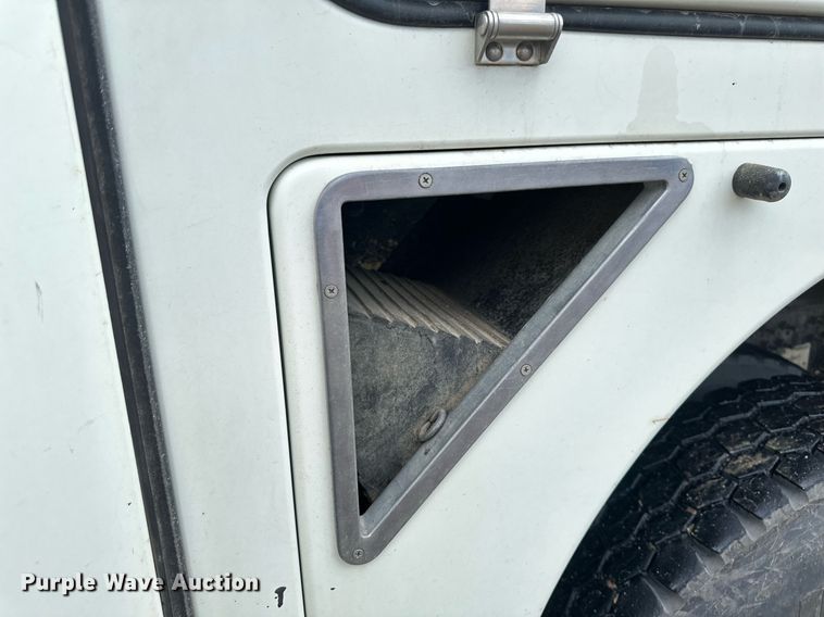 image for item EB2689 2011 International 7400 bucket truck