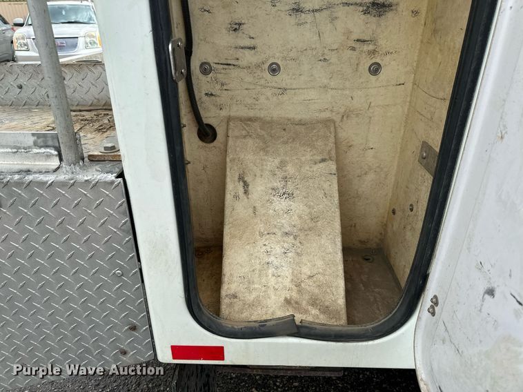 image for item EB2689 2011 International 7400 bucket truck