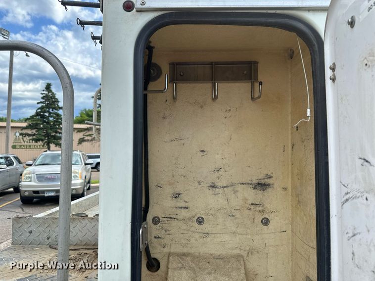 image for item EB2689 2011 International 7400 bucket truck