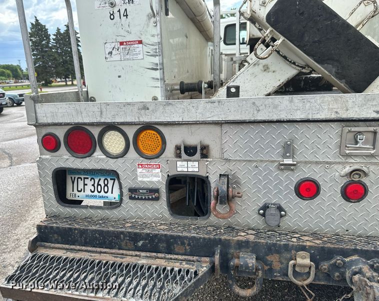 image for item EB2689 2011 International 7400 bucket truck