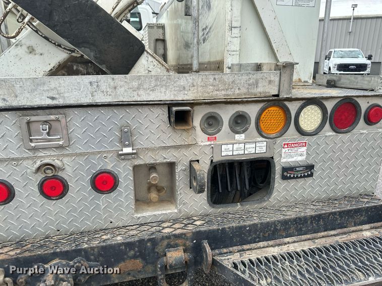 image for item EB2689 2011 International 7400 bucket truck