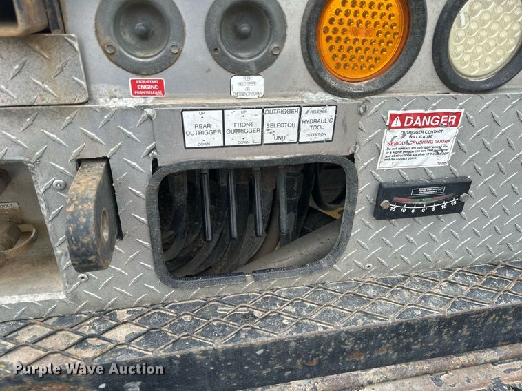 image for item EB2689 2011 International 7400 bucket truck