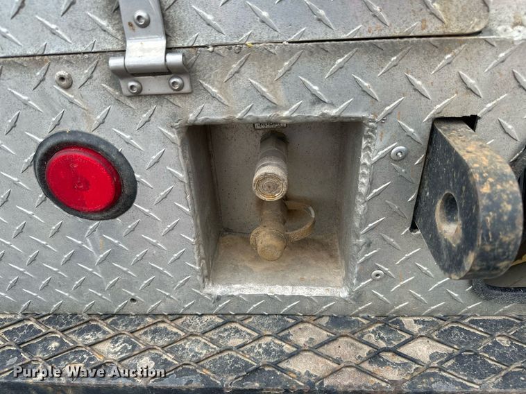 image for item EB2689 2011 International 7400 bucket truck