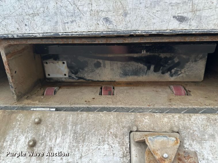 image for item EB2689 2011 International 7400 bucket truck