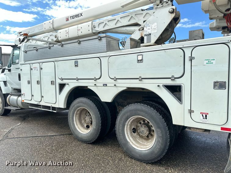 image for item EB2689 2011 International 7400 bucket truck