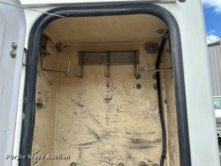 image for item EB2689 2011 International 7400 bucket truck