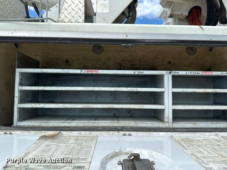 image for item EB2689 2011 International 7400 bucket truck