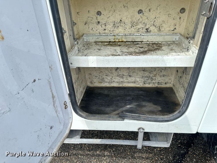 image for item EB2689 2011 International 7400 bucket truck