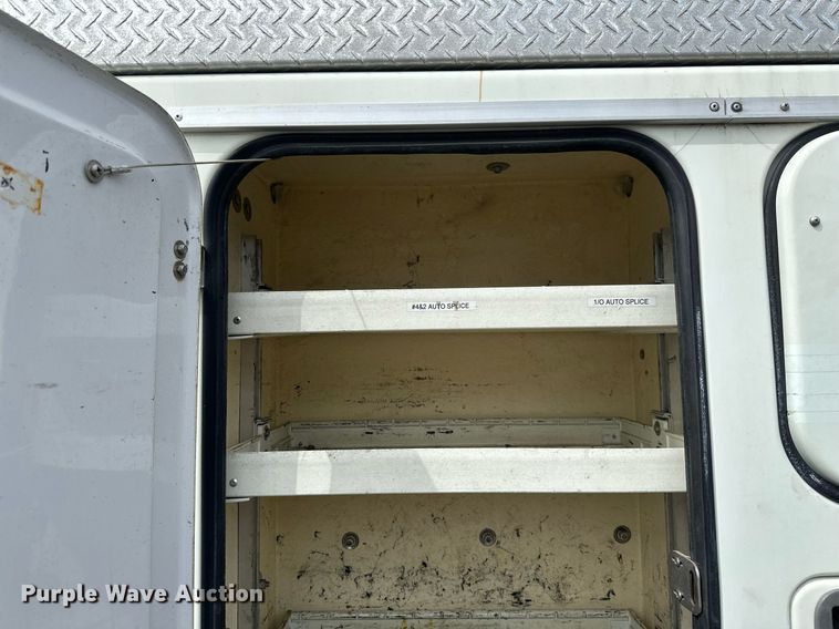 image for item EB2689 2011 International 7400 bucket truck