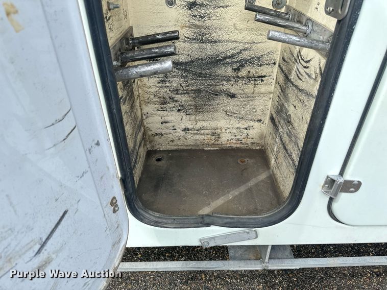 image for item EB2689 2011 International 7400 bucket truck