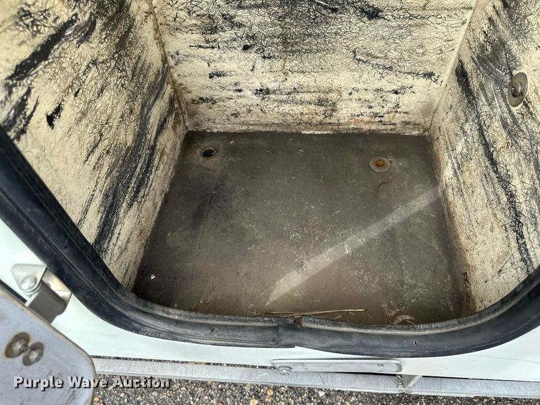 image for item EB2689 2011 International 7400 bucket truck