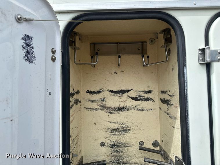 image for item EB2689 2011 International 7400 bucket truck