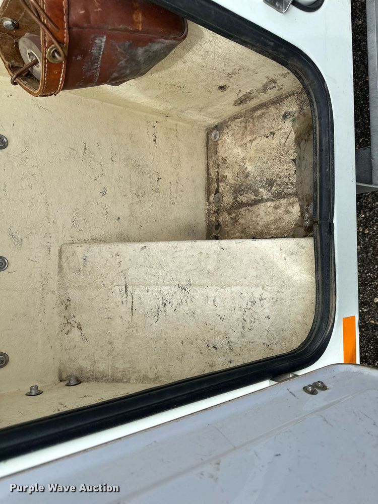 image for item EB2689 2011 International 7400 bucket truck