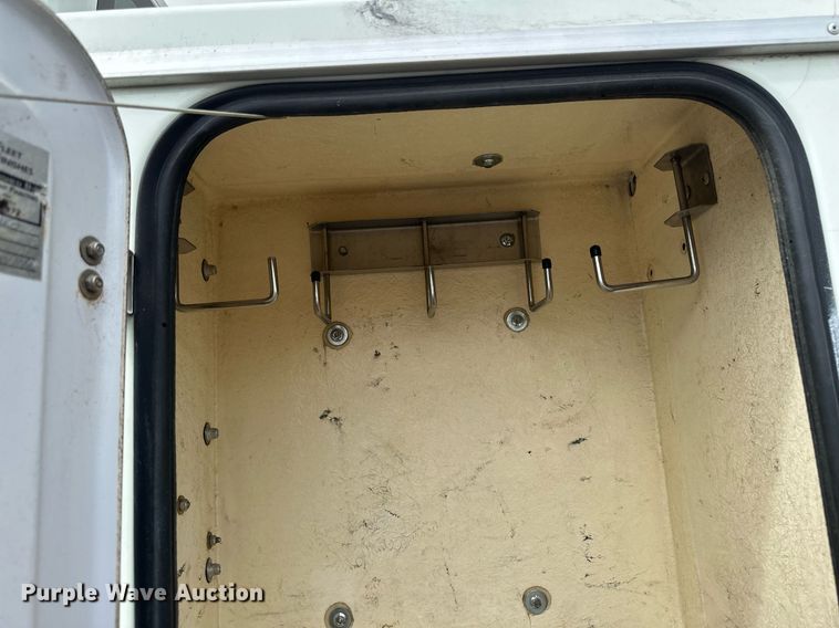 image for item EB2689 2011 International 7400 bucket truck