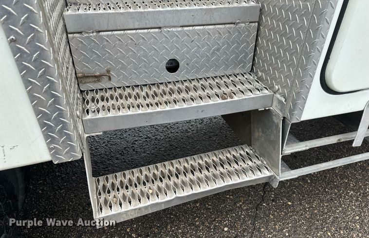 image for item EB2689 2011 International 7400 bucket truck