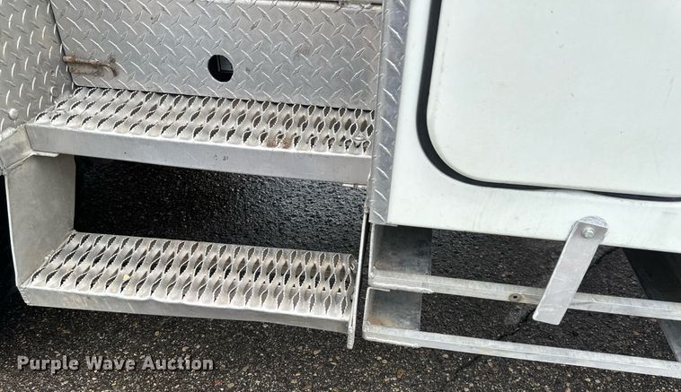 image for item EB2689 2011 International 7400 bucket truck