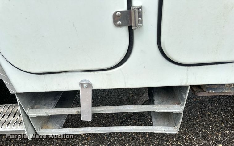 image for item EB2689 2011 International 7400 bucket truck