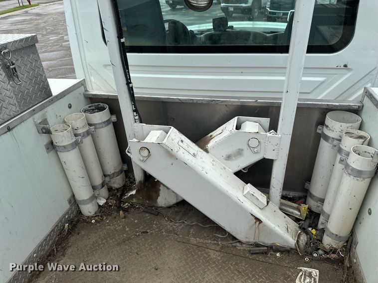 image for item EB2689 2011 International 7400 bucket truck