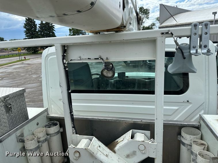 image for item EB2689 2011 International 7400 bucket truck