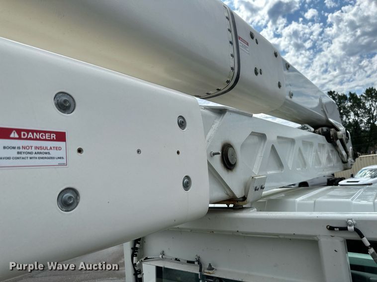 image for item EB2689 2011 International 7400 bucket truck