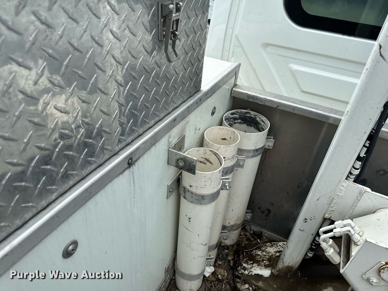 image for item EB2689 2011 International 7400 bucket truck