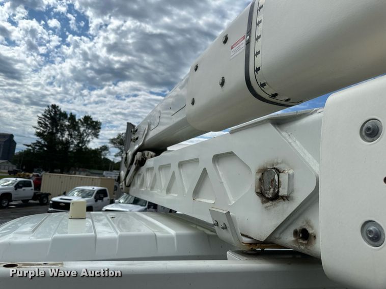 image for item EB2689 2011 International 7400 bucket truck