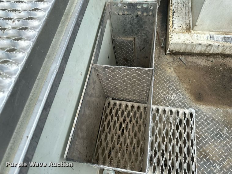 image for item EB2689 2011 International 7400 bucket truck