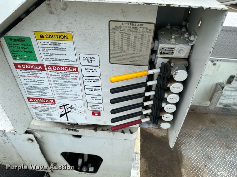 image for item EB2689 2011 International 7400 bucket truck