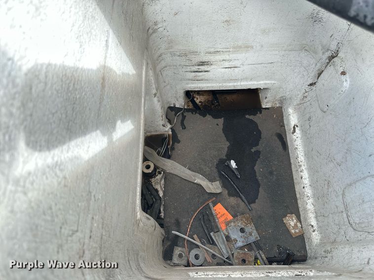 image for item EB2689 2011 International 7400 bucket truck