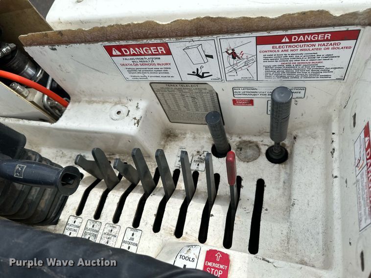 image for item EB2689 2011 International 7400 bucket truck