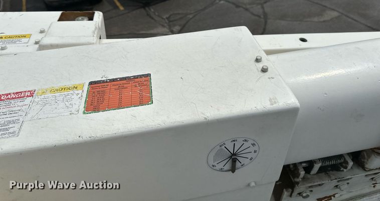 image for item EB2689 2011 International 7400 bucket truck