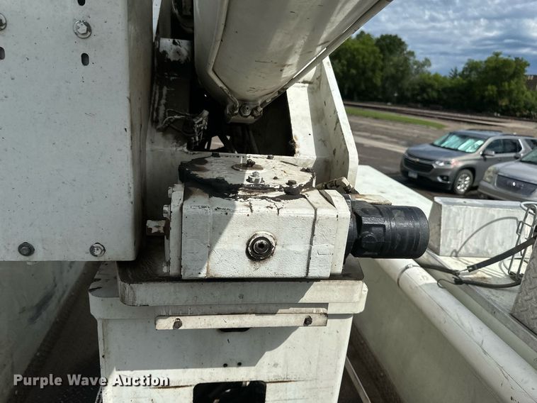 image for item EB2689 2011 International 7400 bucket truck
