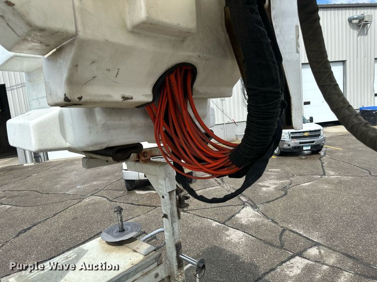 image for item EB2689 2011 International 7400 bucket truck