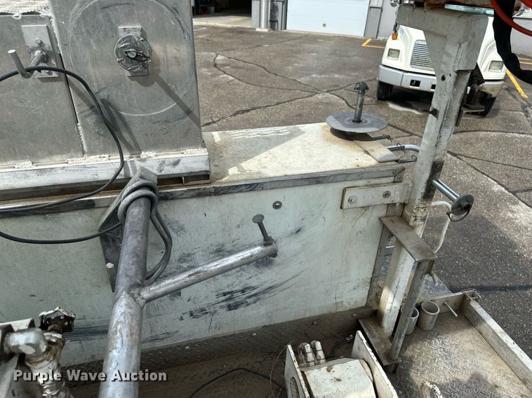 image for item EB2689 2011 International 7400 bucket truck