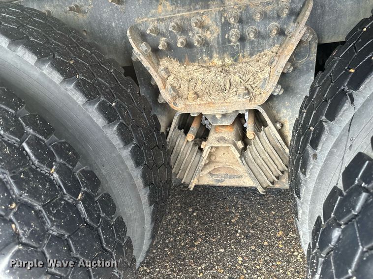 image for item EB2689 2011 International 7400 bucket truck