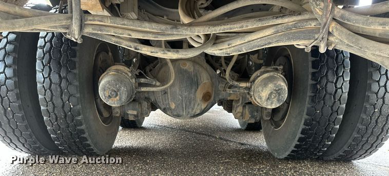 image for item EB2689 2011 International 7400 bucket truck