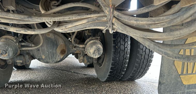 image for item EB2689 2011 International 7400 bucket truck