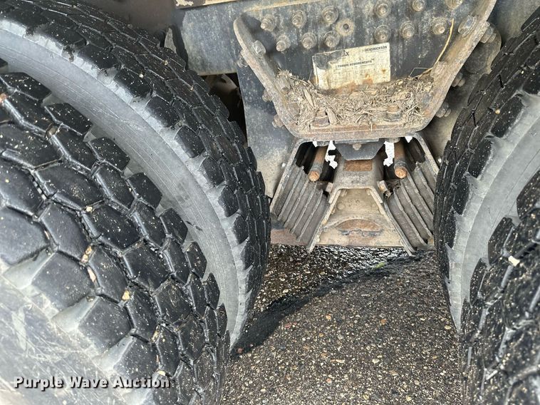 image for item EB2689 2011 International 7400 bucket truck