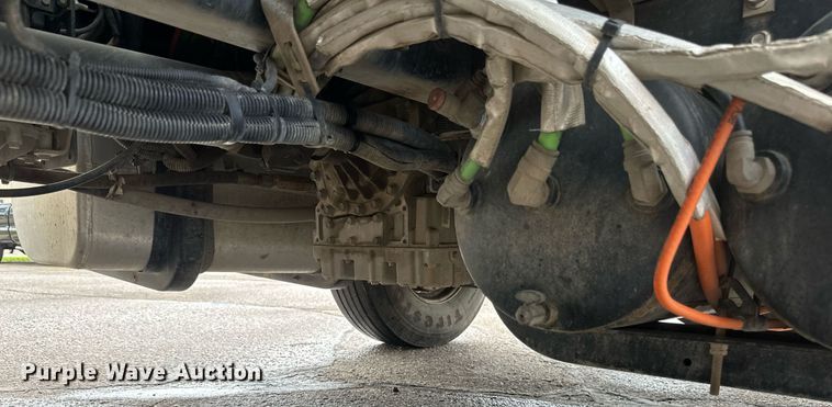 image for item EB2689 2011 International 7400 bucket truck