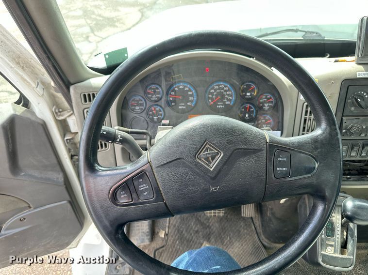 image for item EB2689 2011 International 7400 bucket truck