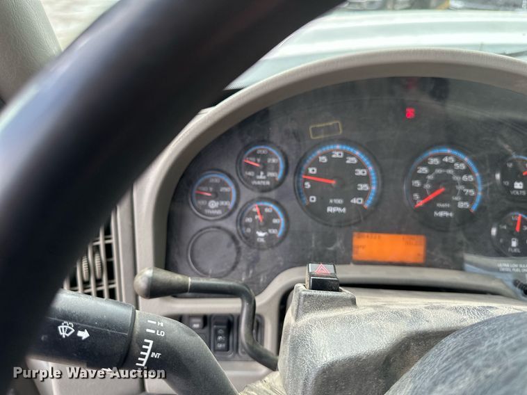 image for item EB2689 2011 International 7400 bucket truck